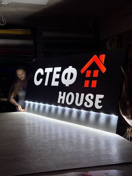 Композитний бокс з світловим внутрішнім псевдооб'ємом Композитний бокс з світловим внутрішнім псевдооб'ємом фото
