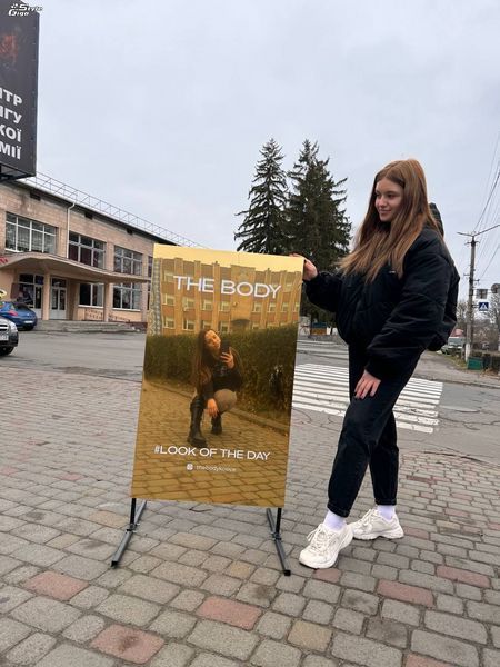 Штендер з дзеркальною основою А-подібний / спотикач / тротуарник (60 на 40 см односторонній) Штендер з дзеркальною основою А-подібний / спотикач / тротуарник  фото