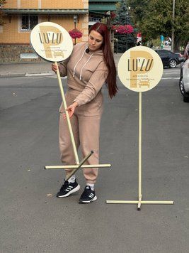 Вуличні вказівники зі штативом Вуличні вказівники зі штативом фото