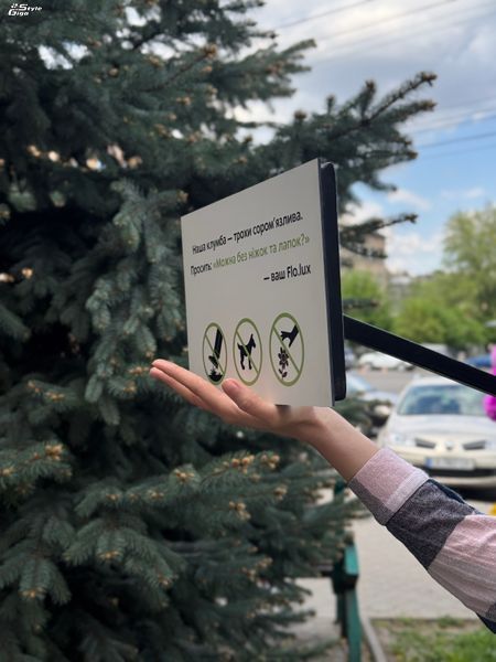 Вуличні вказівники зі штативом Вуличні вказівники зі штативом фото